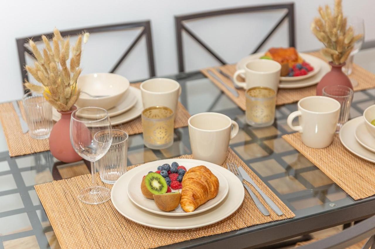 La Gare, Disneyland Paris Terrasse Parking Gratuit บุสซี-แซ็ง-ฌอร์ฌ ภายนอก รูปภาพ