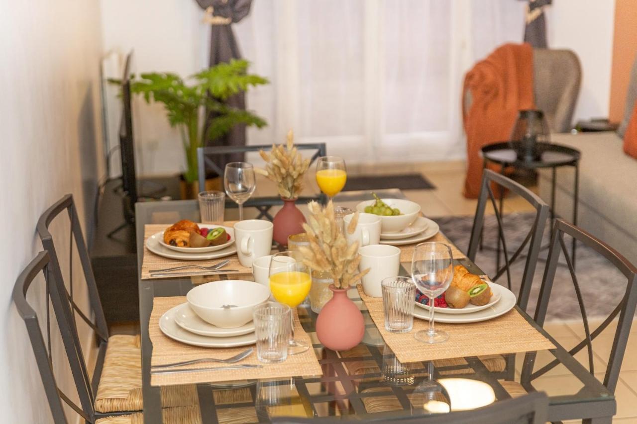 La Gare, Disneyland Paris Terrasse Parking Gratuit บุสซี-แซ็ง-ฌอร์ฌ ภายนอก รูปภาพ